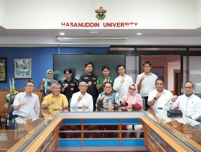 Unhas Kirim Tim Medis